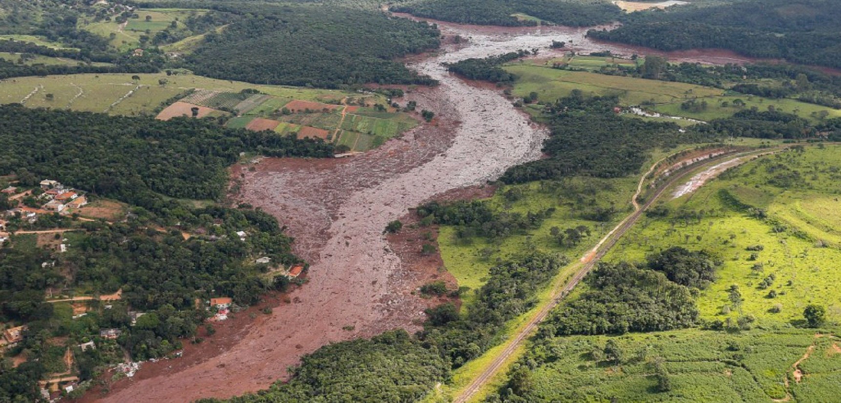 Quais são as consequências do rompimento de barragens de rejeito de minério?